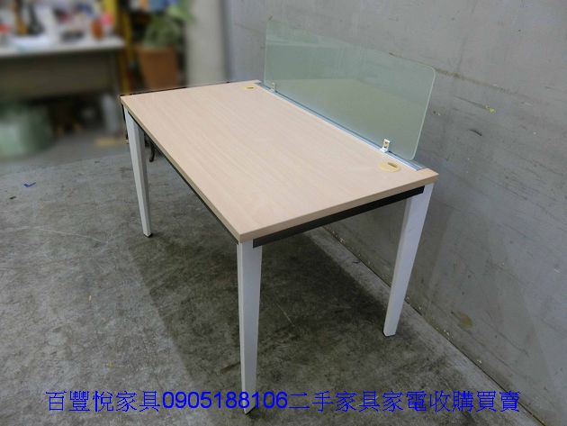 二手 辦公桌 121公分木紋色玻璃檔板辦公桌 電腦桌 洽談桌 3