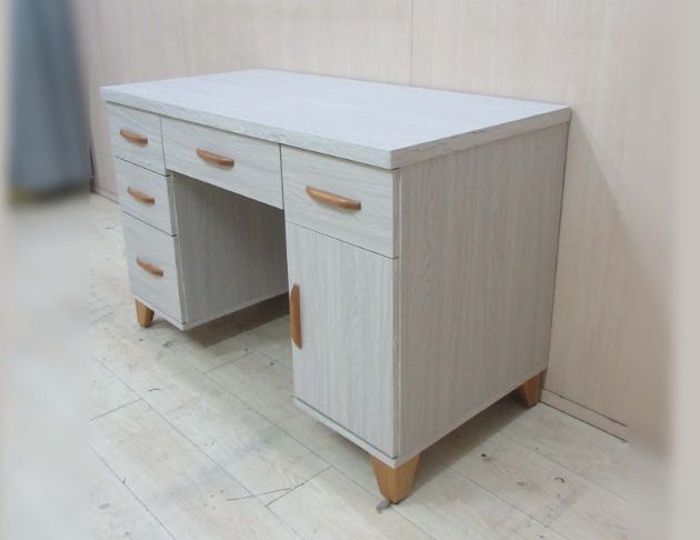 新品庫存出清 白橡木色120公分五門兩抽書桌 電腦桌 工作桌 4