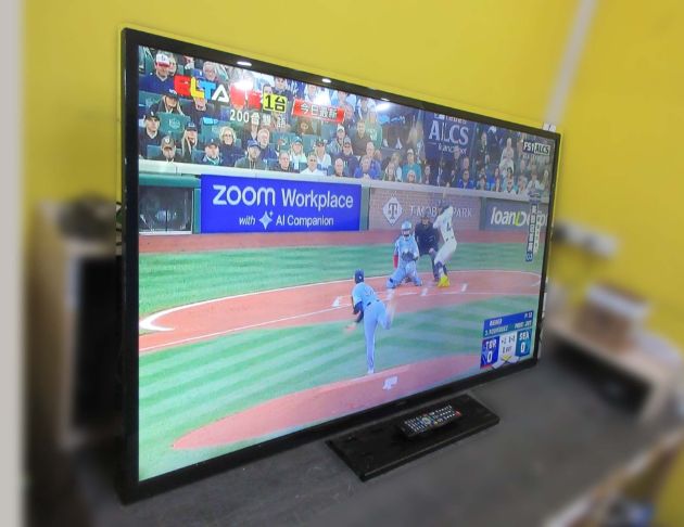 二手電視 鴻海60吋液晶電視 LED顯示器 TV 電機機 2