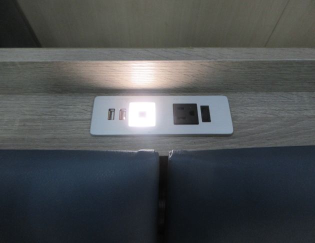 二手床頭櫃 灰橡色152公分兩門充電收納床頭 5尺雙人床頭箱 5