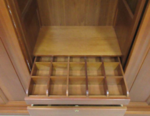 二手衣櫥 柚木色239公分三門三抽衣櫃 衣物收納 8尺滑門衣櫃 3