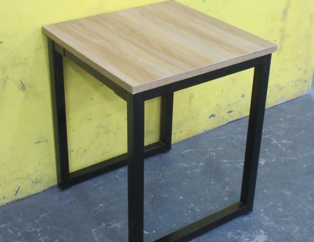 二手餐桌 橡木色60公分鐵腳方型餐桌 營業用餐桌 邊桌 桌子 2