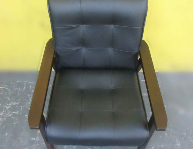 二手沙發 黑色63公分復古扶手木框沙發 皮沙發 單人椅 沙發椅  2