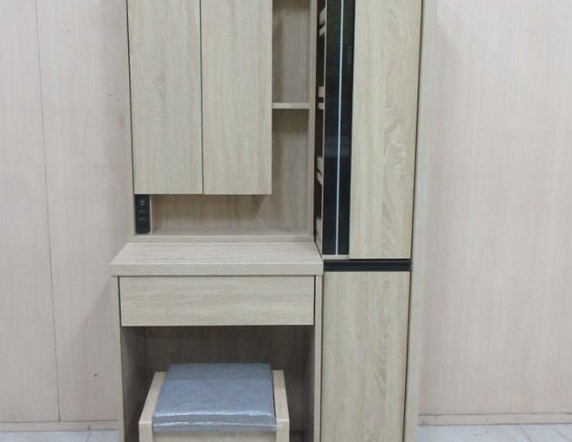 二手化妝台 梧桐色90公分四門一抽梳妝桌椅組 立櫃 鏡台 梳妝台