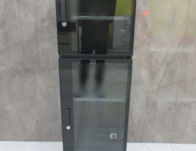 二手防潮箱 防潮家185公升兩門電子防潮箱 日製濕度錶機芯