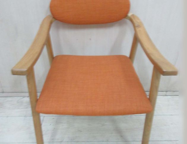 二手餐桌椅 橘色57公分木頭扶手椅 餐椅 用餐椅 靠背椅 椅子 1