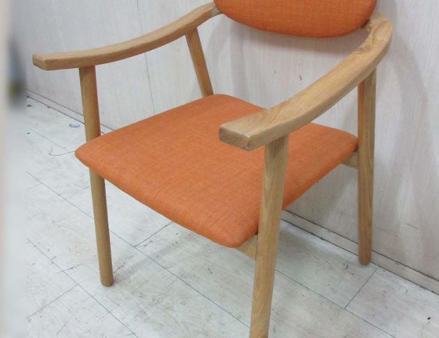 二手餐桌椅 橘色57公分木頭扶手椅 餐椅 用餐椅 靠背椅 椅子 4