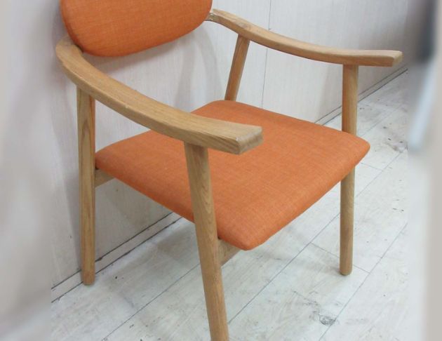 二手餐桌椅 橘色57公分木頭扶手椅 餐椅 用餐椅 靠背椅 椅子 3